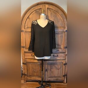 Chicos lace sleeve top. Black